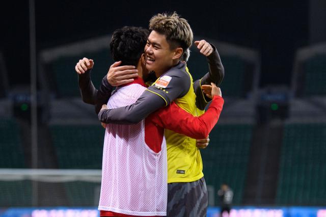 【中超】邓涵文破僵杨立瑜远射 广州2比0胜十人亚泰